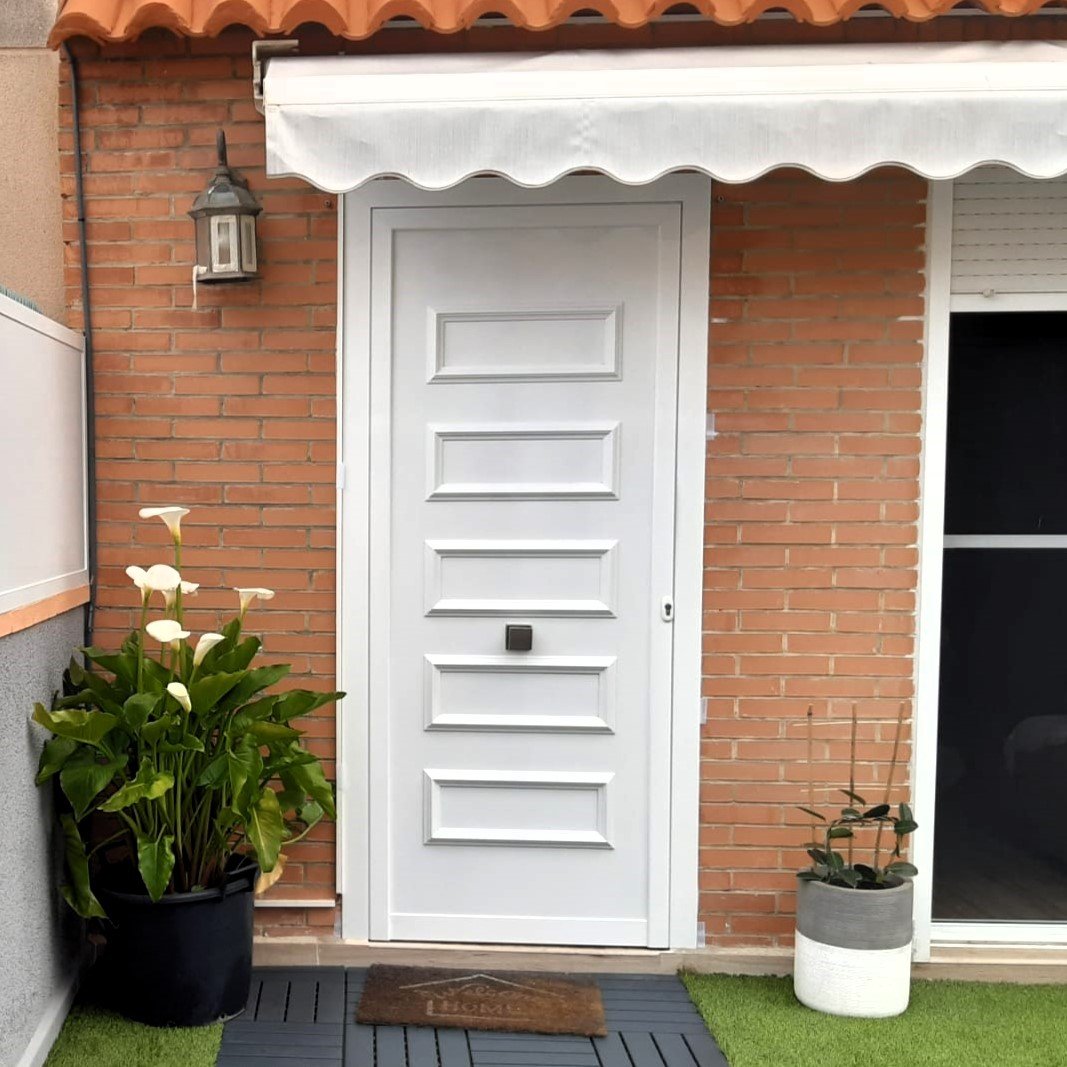 Puerta de entrada a vivienda